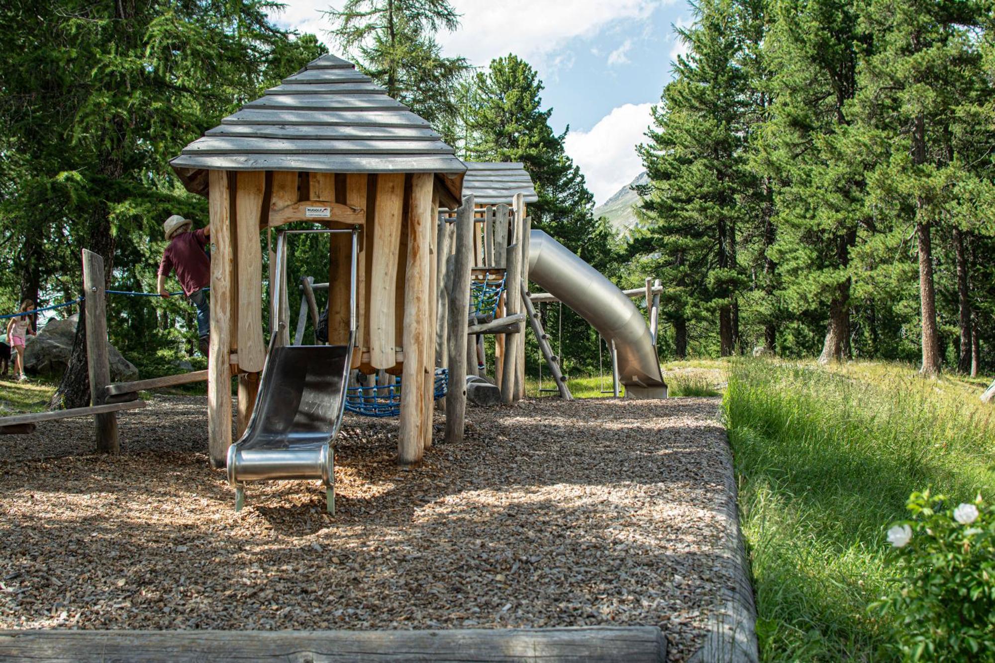 Hotel Morteratsch ปอนเตรสซีนา ภายนอก รูปภาพ