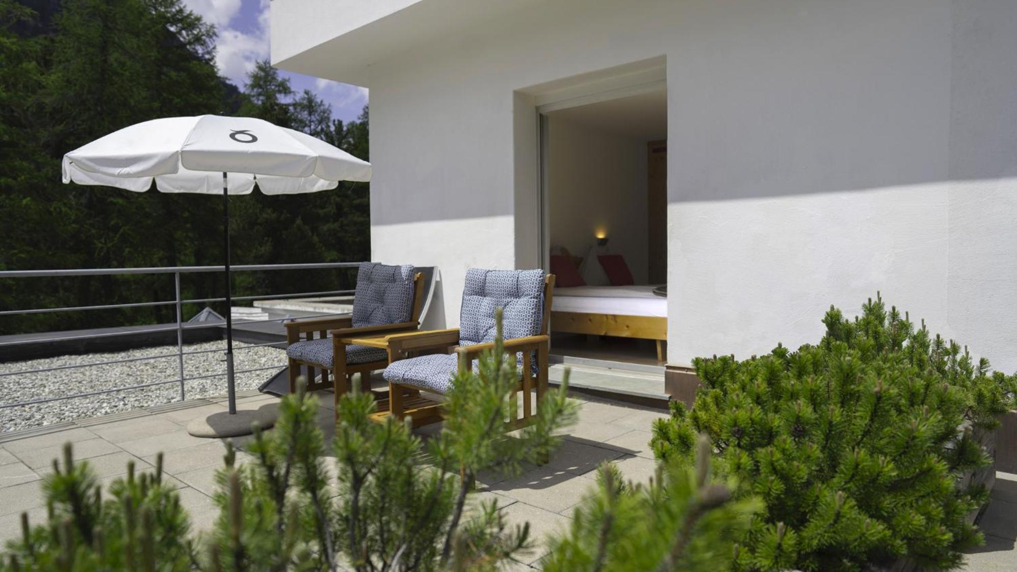 Hotel Morteratsch ปอนเตรสซีนา ภายนอก รูปภาพ