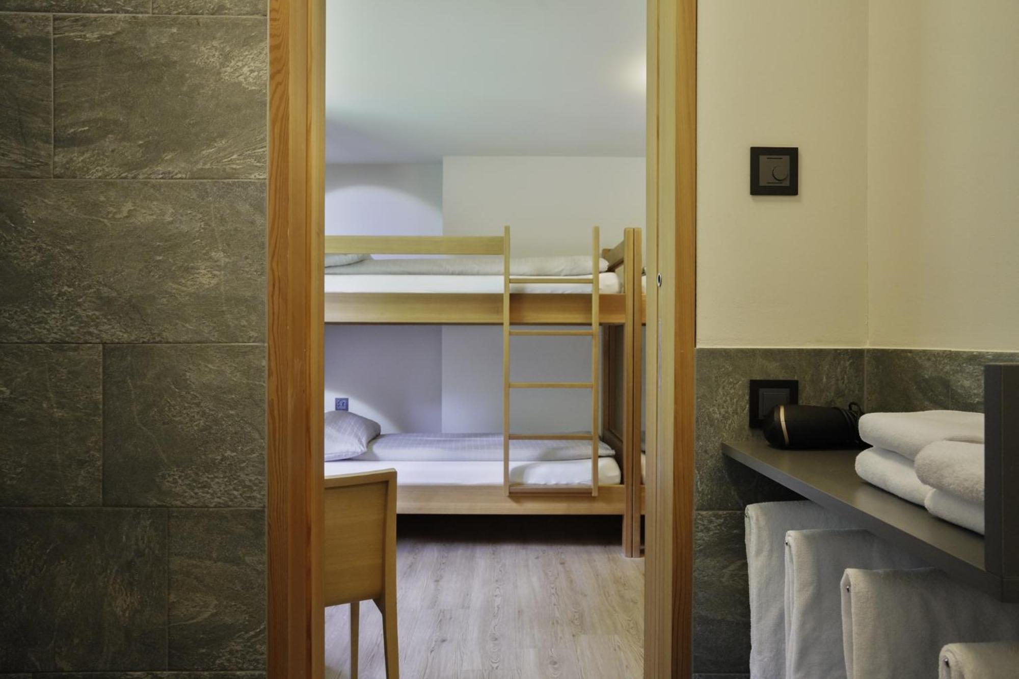 Hotel Morteratsch ปอนเตรสซีนา ภายนอก รูปภาพ